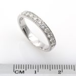 Anillo media alianza de oro blanco 18k con 0,50 ct. de diamantes con informe de joyería HRD.-Adamas Ibérica.