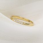 Anillo cinquillo de oro amarillo 18k/750 con 0,06 ct. de diamantes.-Adamas Ibérica.