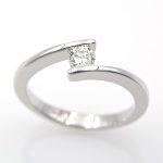 Anillo solitario de oro blanco 18k con diamante talla brillante de 0,24 ct.-Adamas Ibérica.