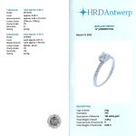 Anillo de oro blanco 750 con diamante central de 0,50 ct. y 0,10 ct. de diamantes laterales con informe de joyería HRD.-Adamas Ibérica.