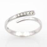 Anillo de oro blanco 18k/750 con 0,07 ct. de diamantes.- Adamas Ibérica.