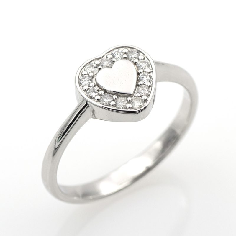 Anillo con forma de corazón de oro blanco 18k/750 con 0,14 ct. de diamantes.-Adamas Ibérica.