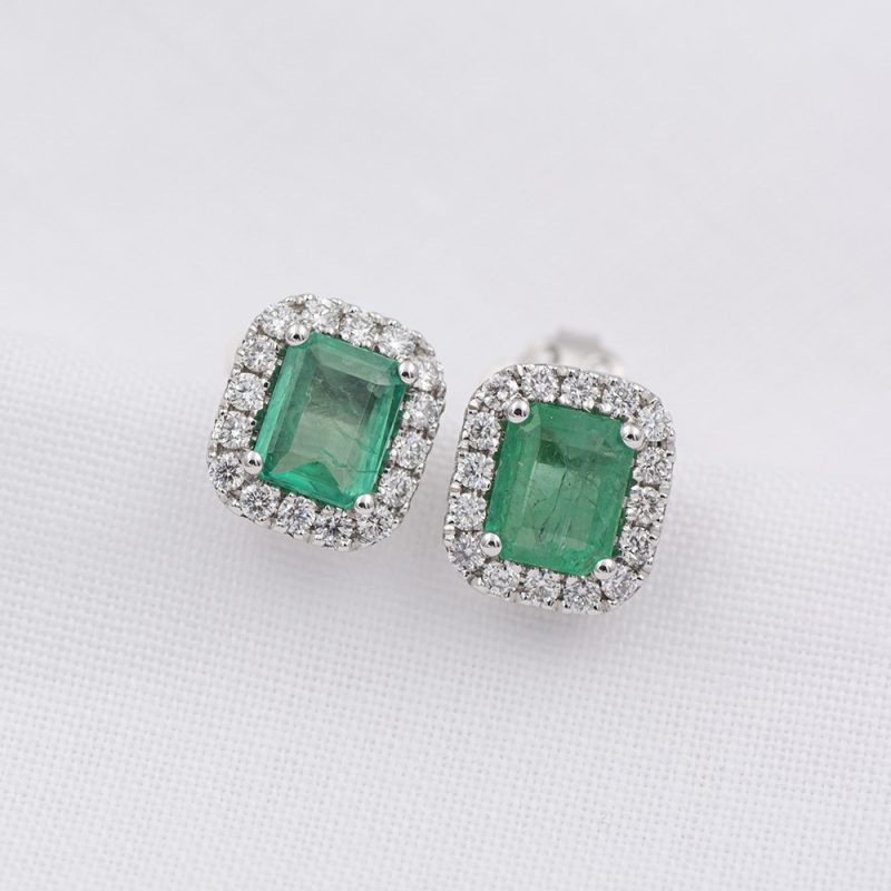 Pendientes de oro blanco 18k con esmeralda y diamantes.-Adamas Ibérica.