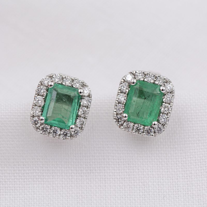 Pendientes de oro blanco 18k con esmeralda y diamantes.-Adamas Ibérica.