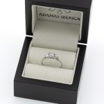 Anillo tresillo de blanco con 0,95 ct. de diamantes.