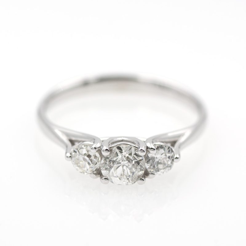 Anillo tresillo de blanco con 0,95 ct. de diamantes.