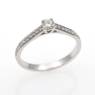 Pedido personalizado Miquel. Anillo de oro blanco con diamantes.