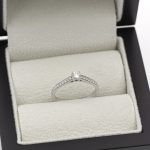 Anillo de diamantes.