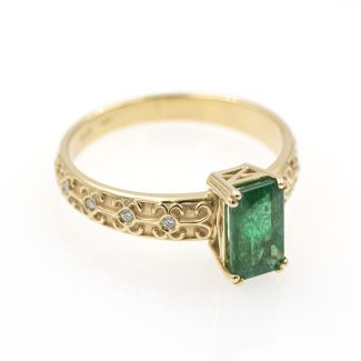 Anillo de esmeralda.