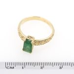 Anillo de esmeralda.