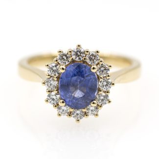 Anillo de zafiro azul natural.