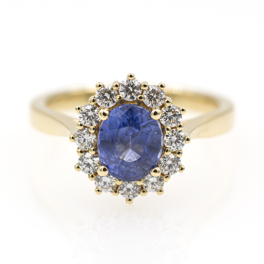 Anillo de oro amarillo de 18 quilates con zafiro azul de 1,73 ct. y 0,45 ct. de diamantes. Zafiro certificado. Anillo de zafiro azul natural.