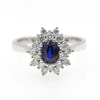 Anillo con zafiro azul.