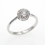Anillo de pedida de oro blanco con 0,36 quilates de diamantes.