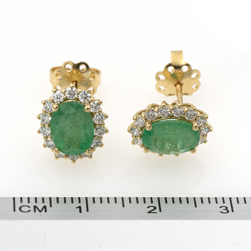 Pendientes rosetón de oro amarillo 750 con esmeralda y diamantes naturales.